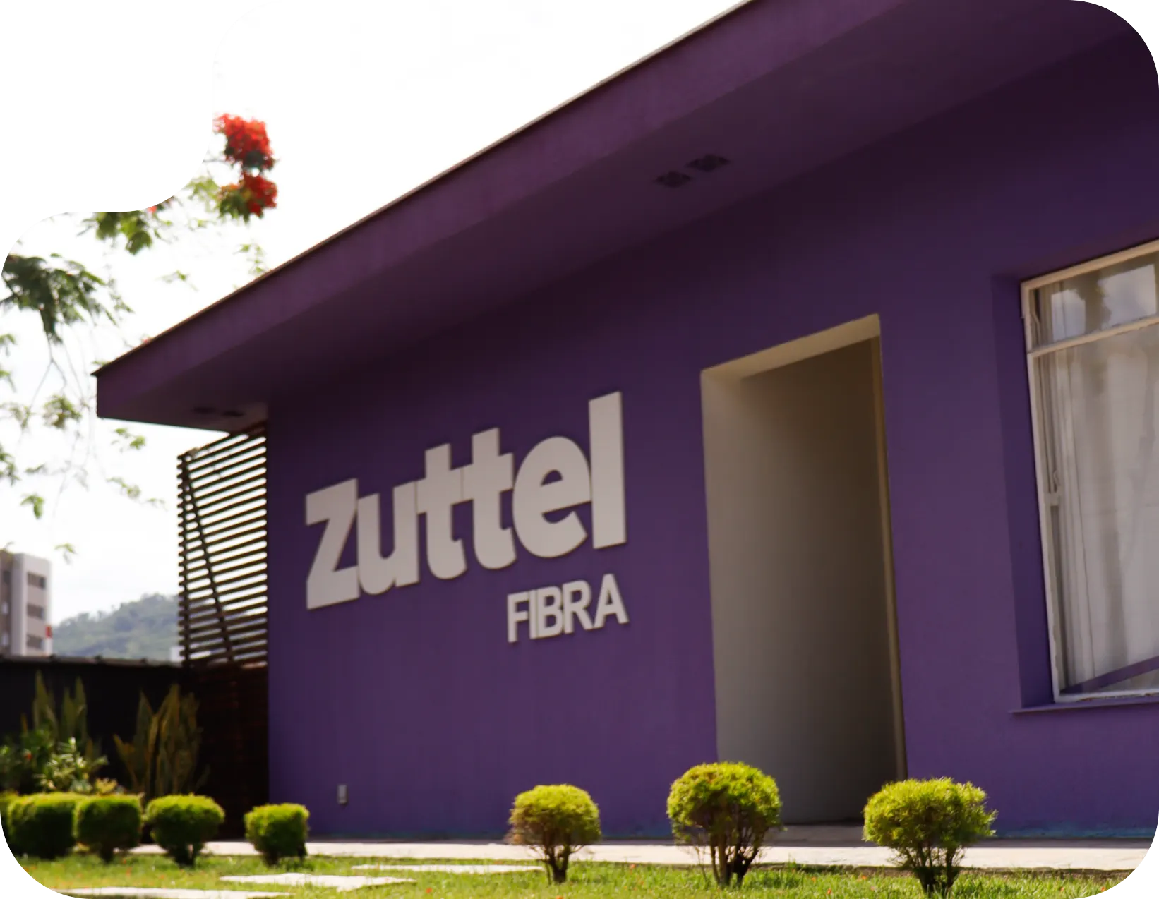Fachada da sede da Zuttel Fibra